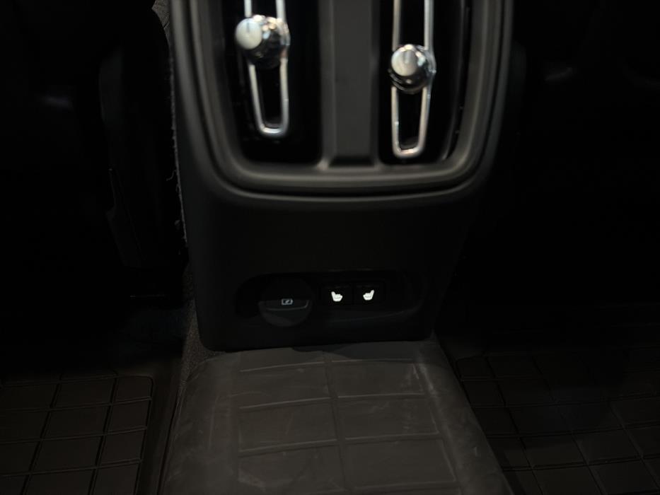VOLVO C40 2023