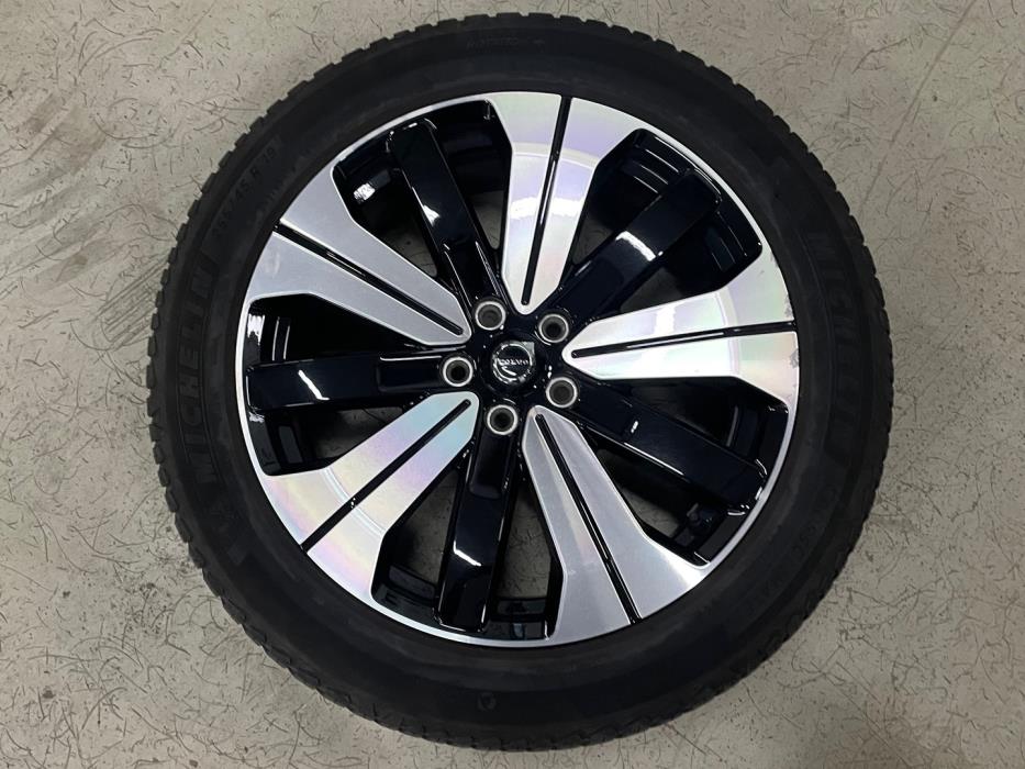 VOLVO C40 2023