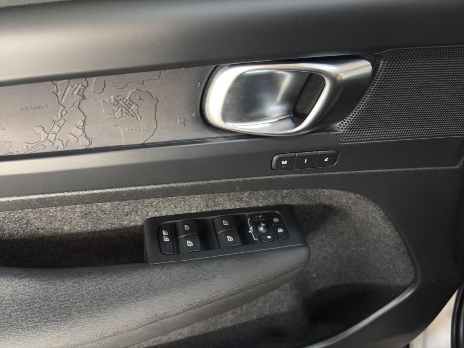 VOLVO C40 2023