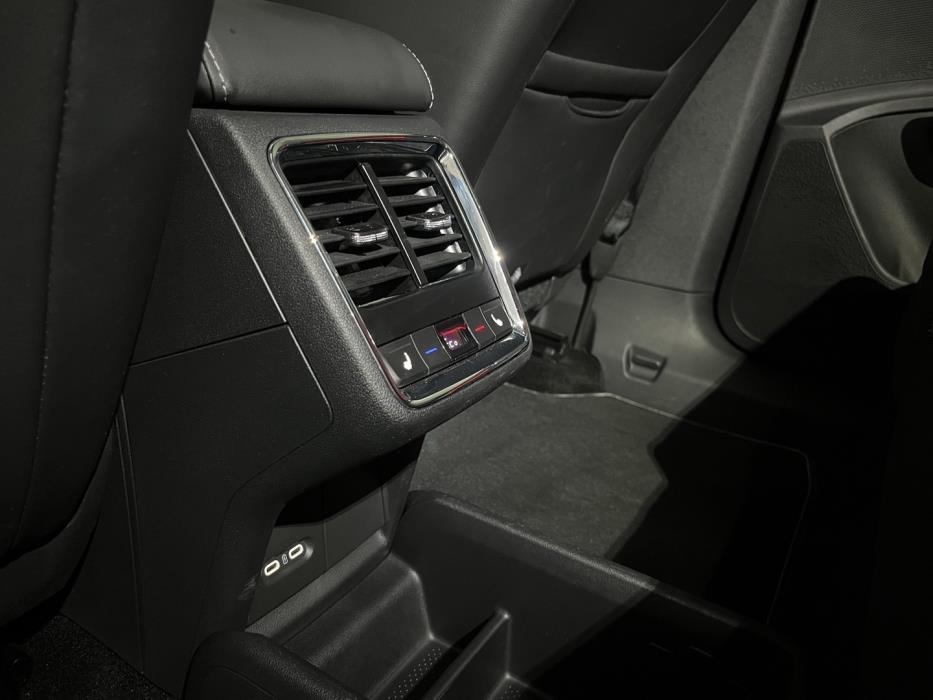 SKODA Enyaq 2025