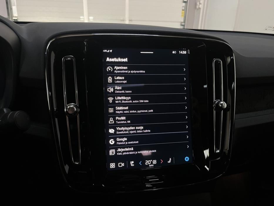 VOLVO C40 2024