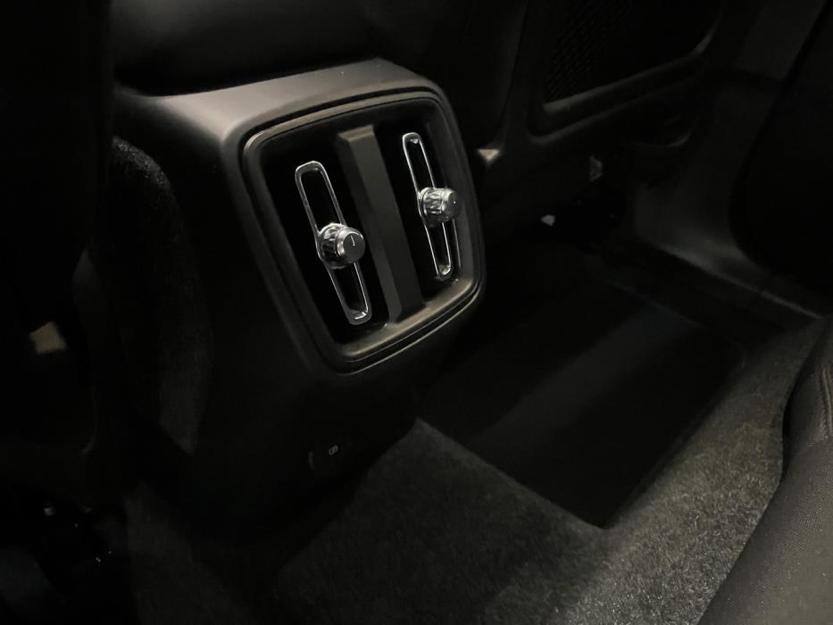 VOLVO C40 2024