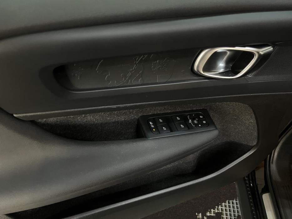 VOLVO C40 2024