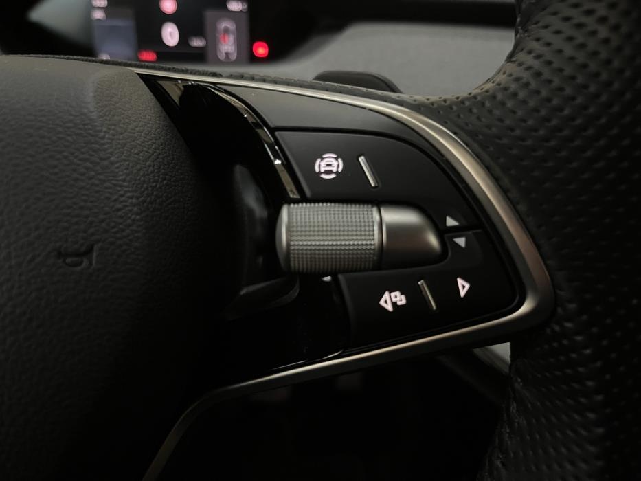 SKODA Enyaq 2025
