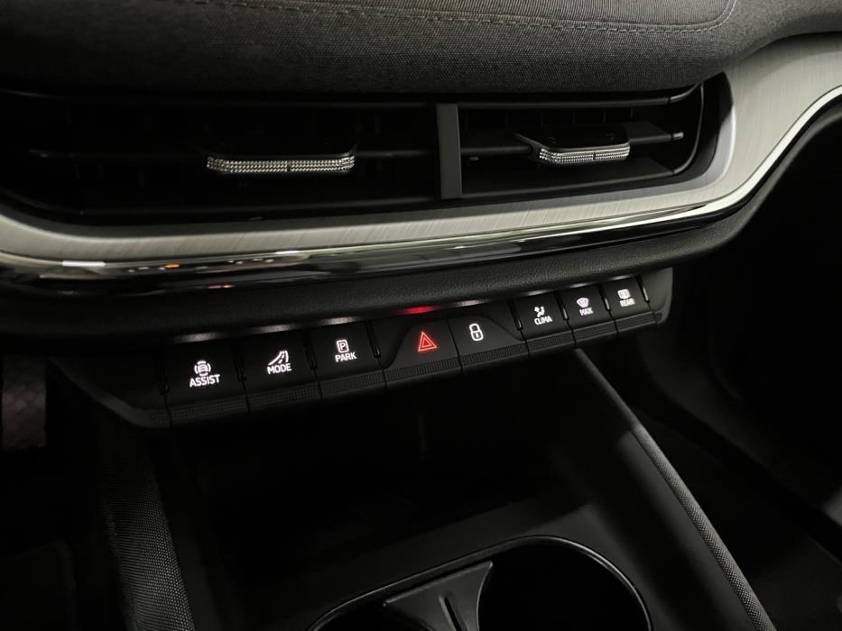 SKODA Enyaq 2025