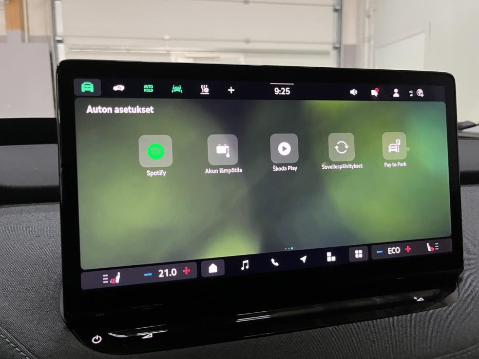 SKODA Enyaq 2025