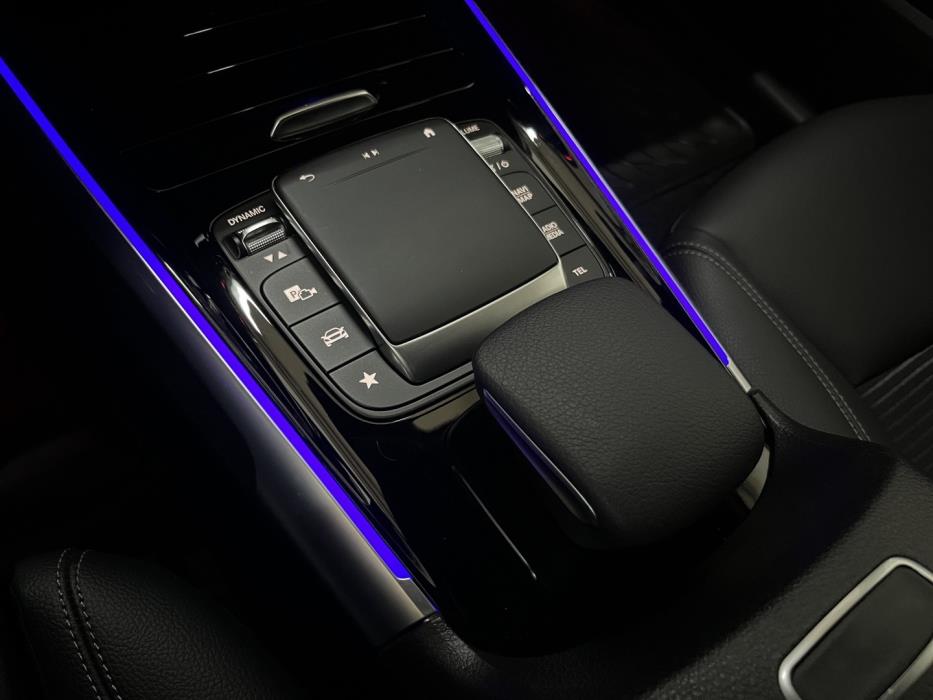 MERCEDES-BENZ EQB 2023