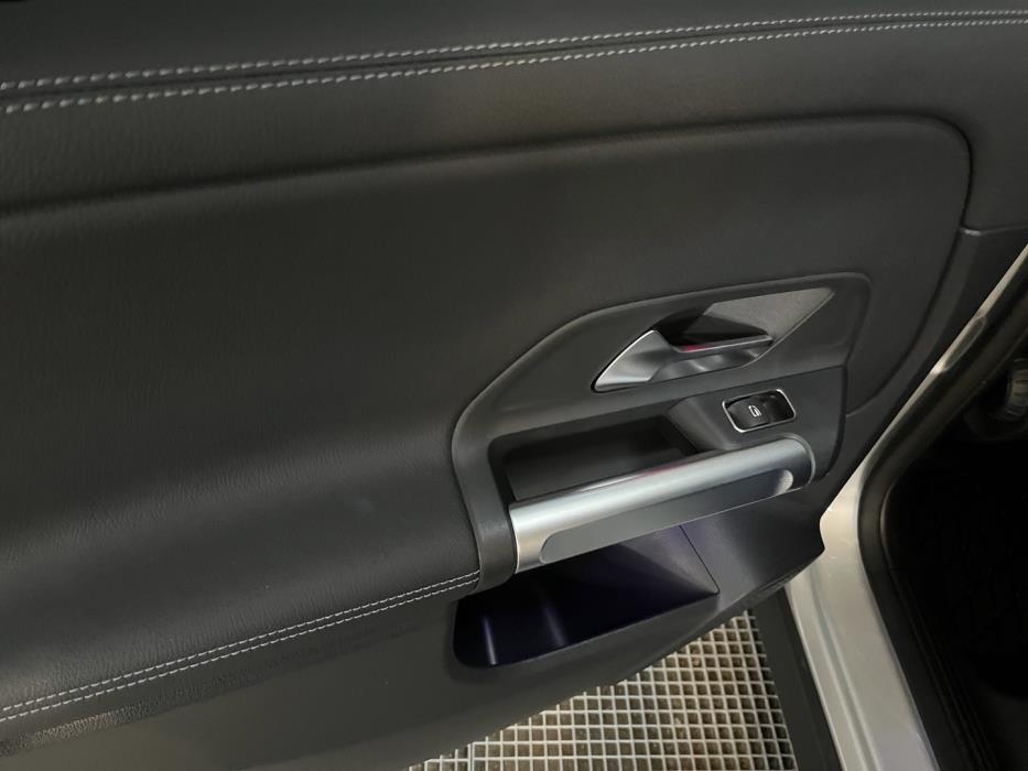 MERCEDES-BENZ EQB 2023