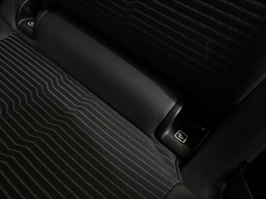 MERCEDES-BENZ EQB 2023