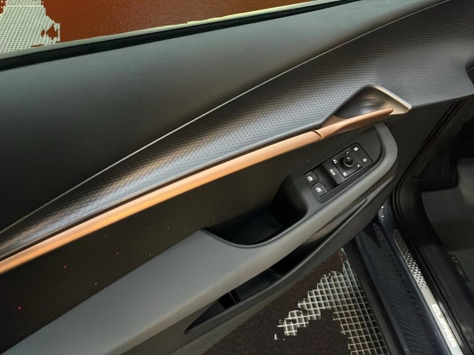 CUPRA Tavascan 2025