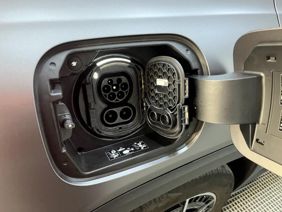 MERCEDES-BENZ EQB 2023
