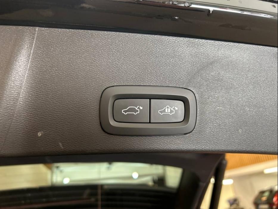 VOLVO XC40 2024