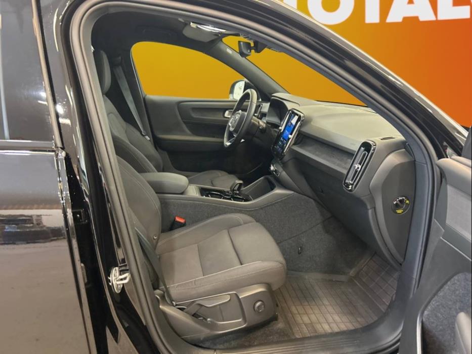 VOLVO XC40 2024