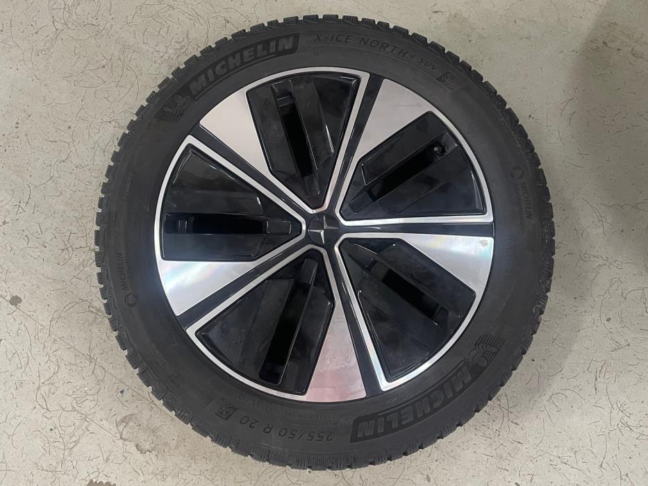POLESTAR 4 2025