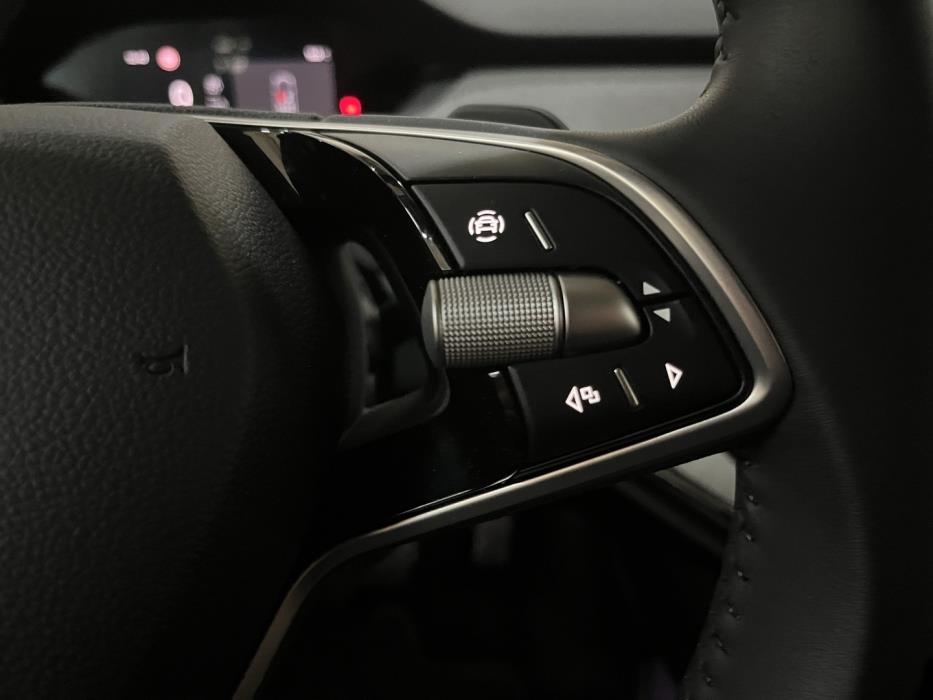 SKODA Enyaq 2025