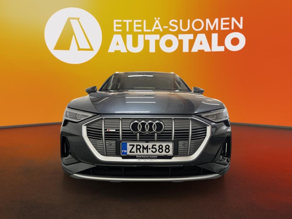AUDI e-tron 2022