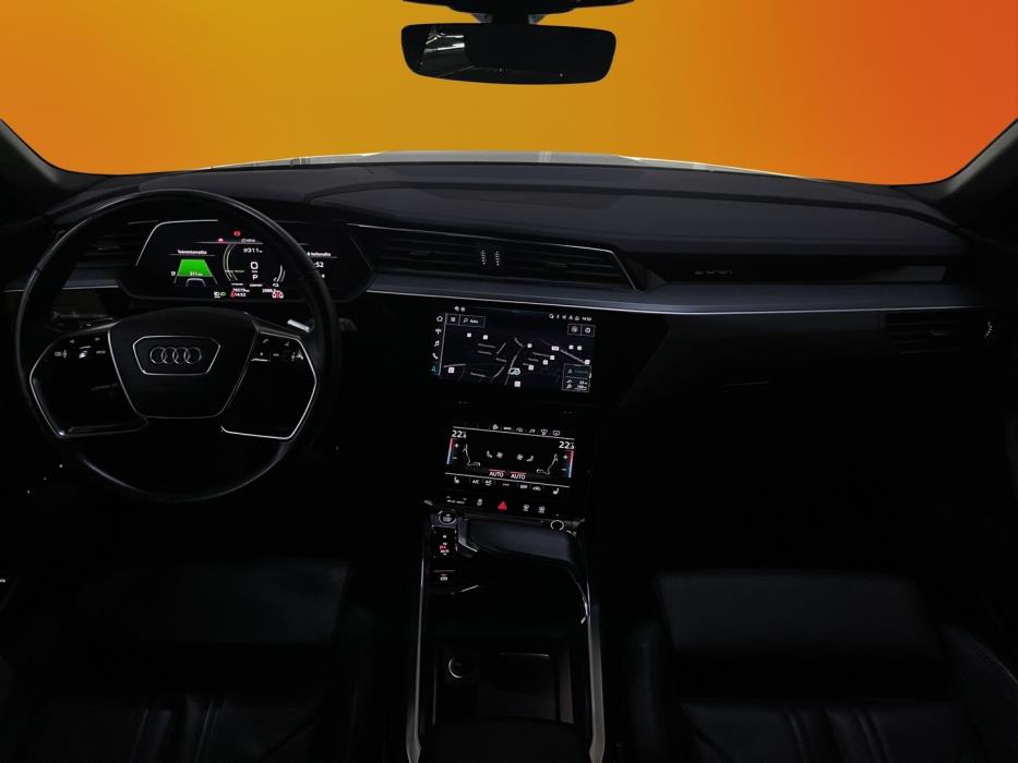 AUDI e-tron 2022