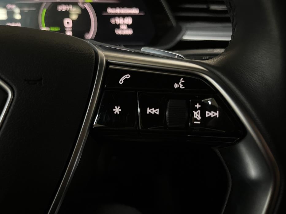 AUDI e-tron 2022