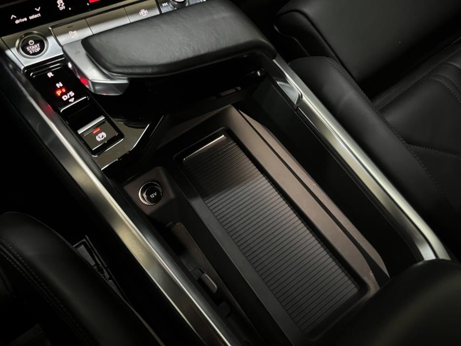 AUDI e-tron 2022