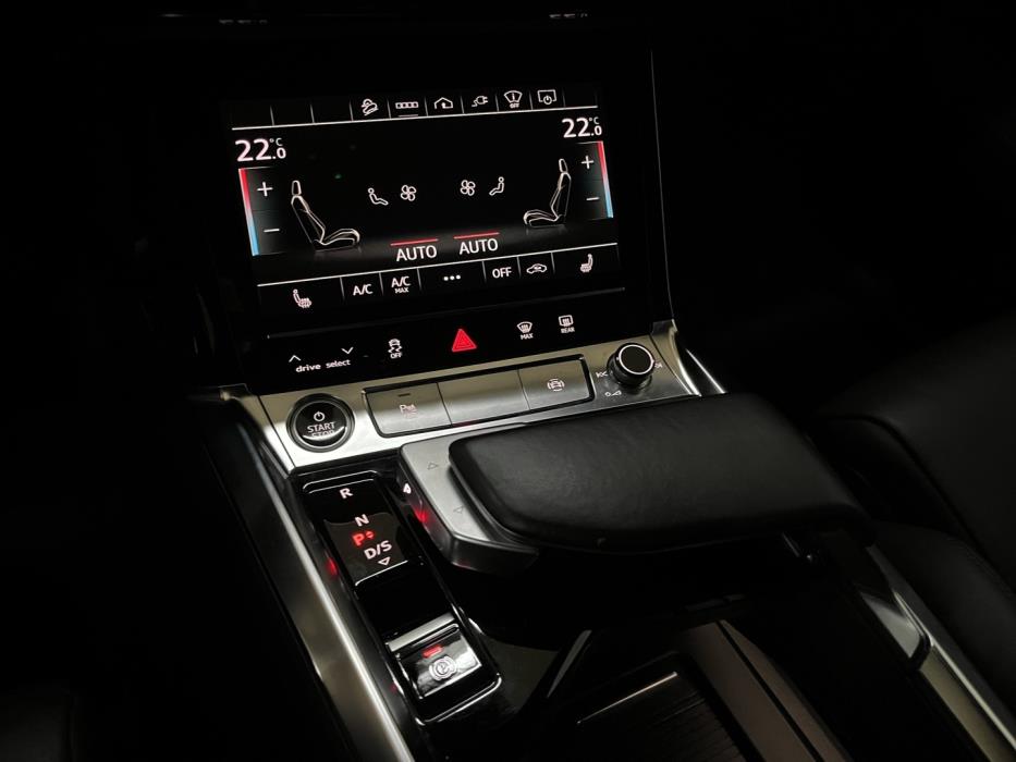 AUDI e-tron 2022