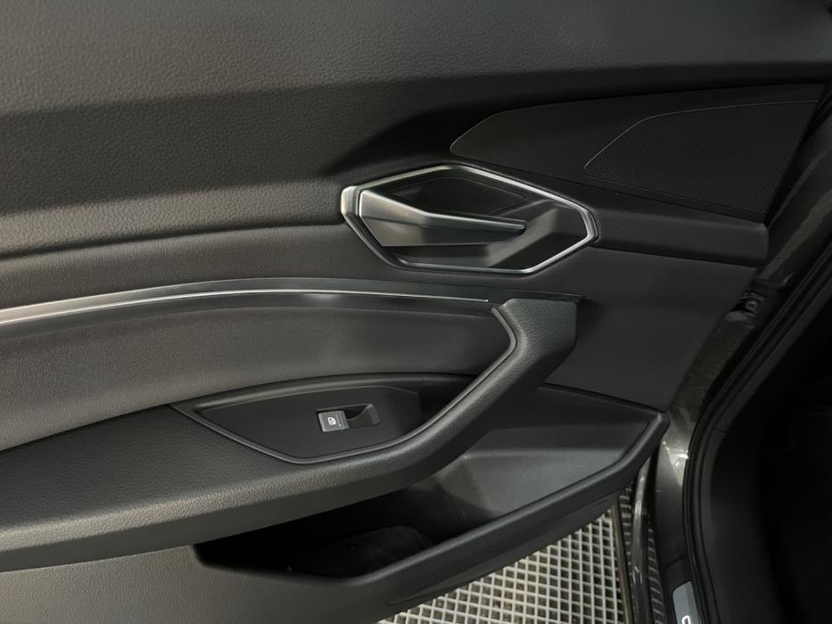 AUDI e-tron 2022