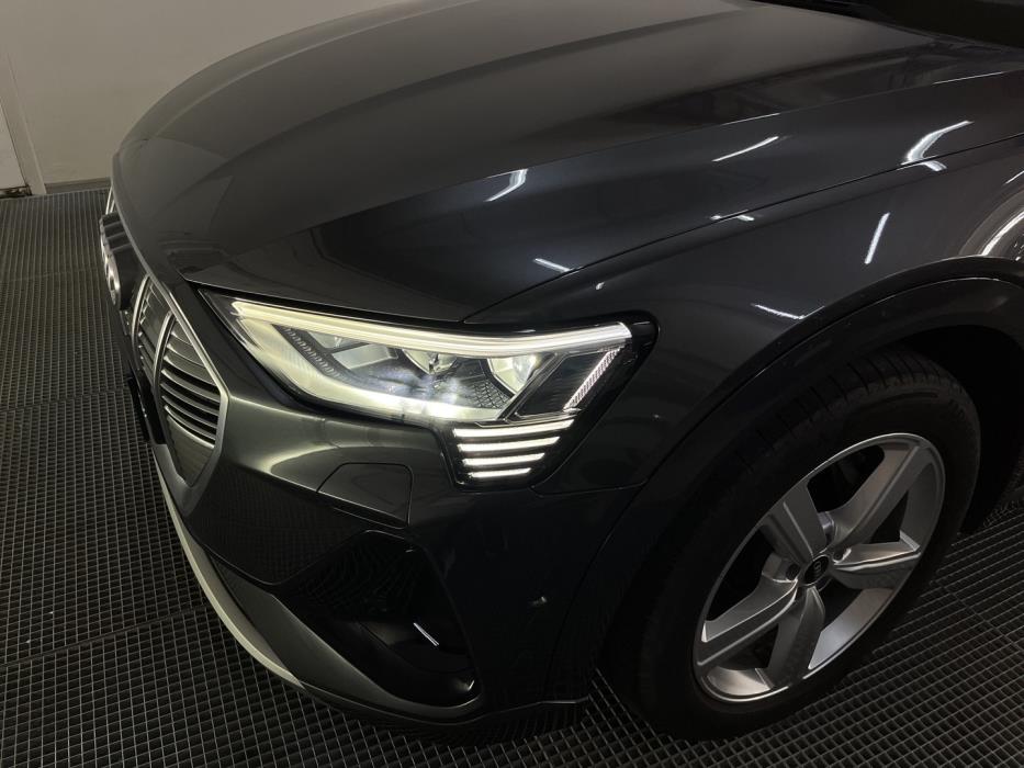 AUDI e-tron 2022
