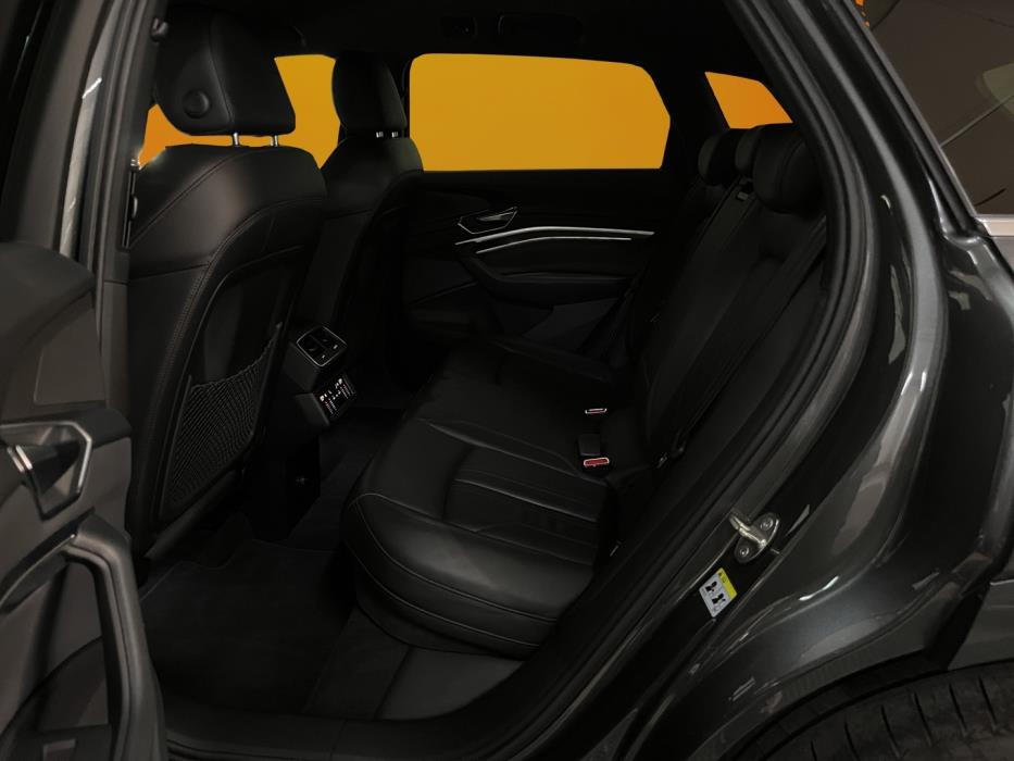 AUDI e-tron 2022