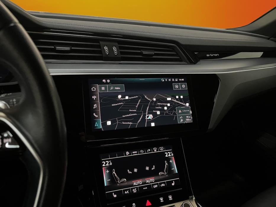 AUDI e-tron 2022