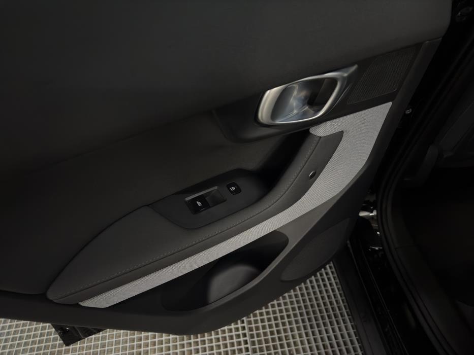 POLESTAR 2 2023