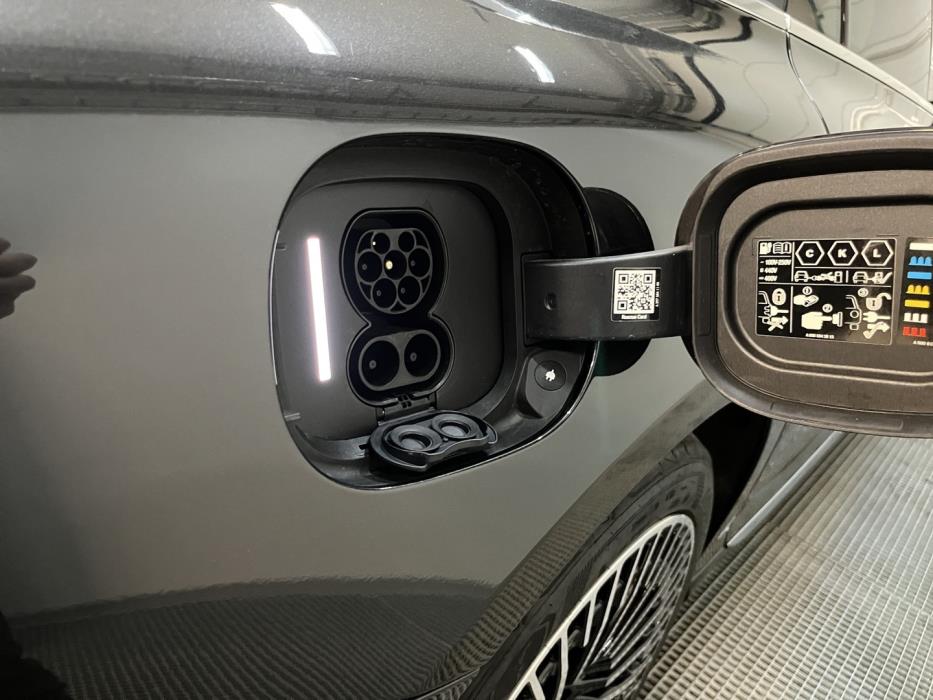 MERCEDES-BENZ EQS 2023