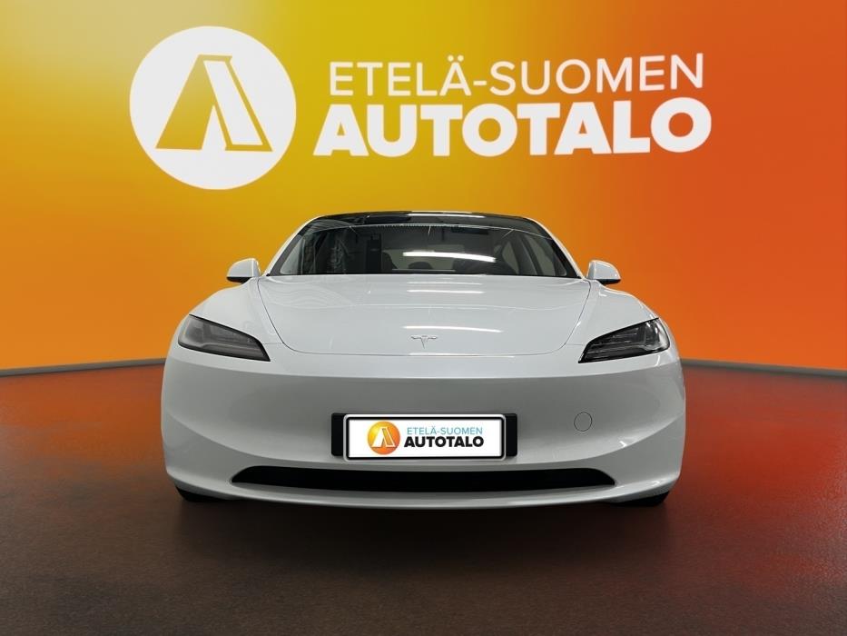 TESLA Model 3 2024