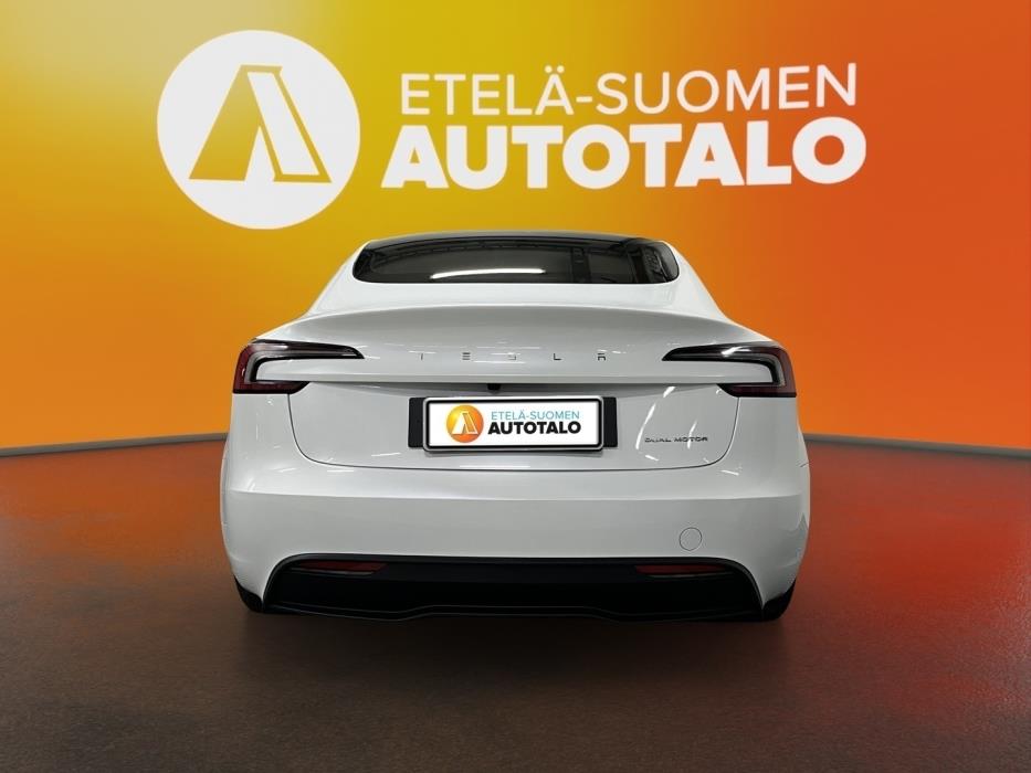 TESLA Model 3 2024
