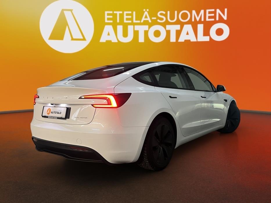 TESLA Model 3 2024