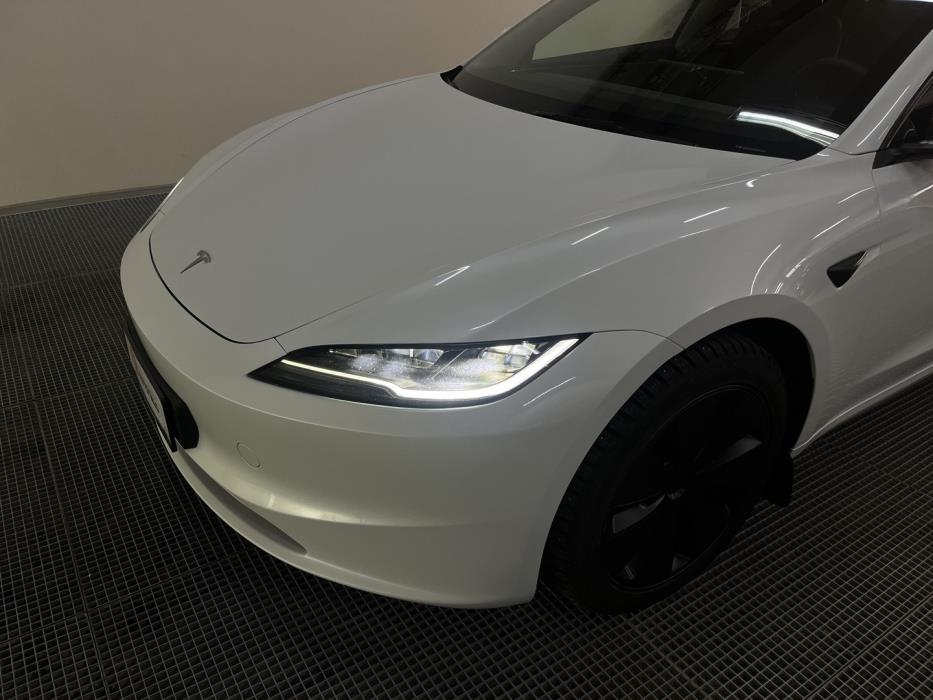 TESLA Model 3 2024