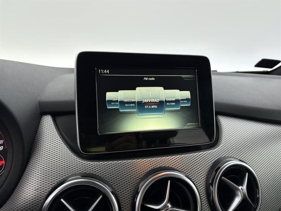 MERCEDES-BENZ B 2015