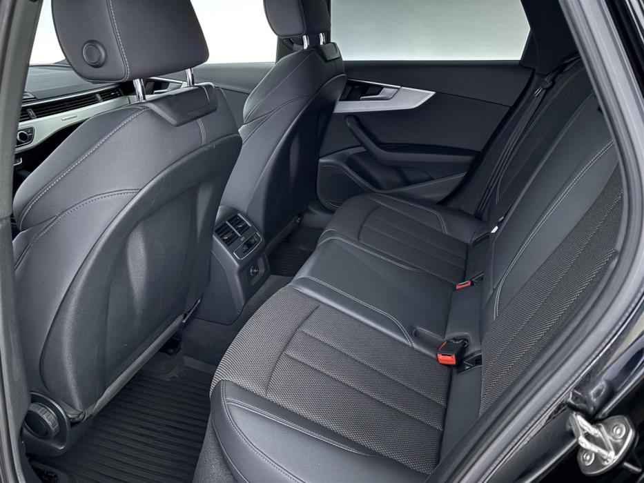 AUDI A4 2021