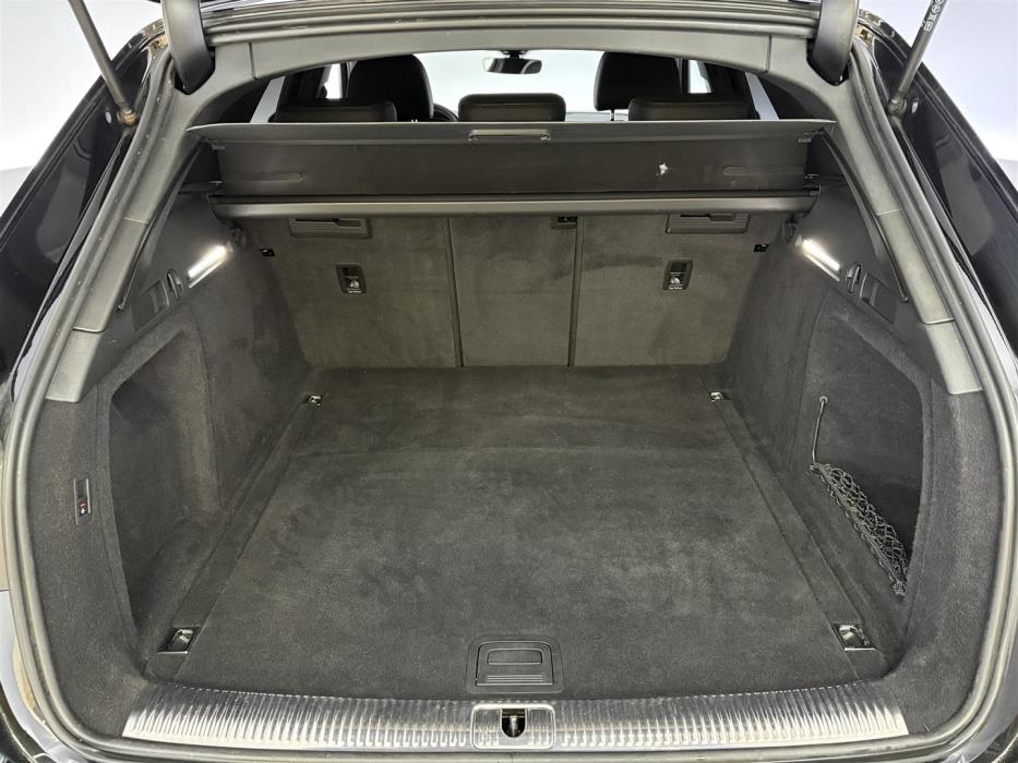 AUDI A4 2021