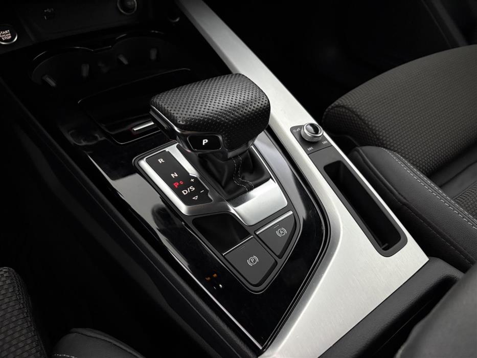 AUDI A4 2021