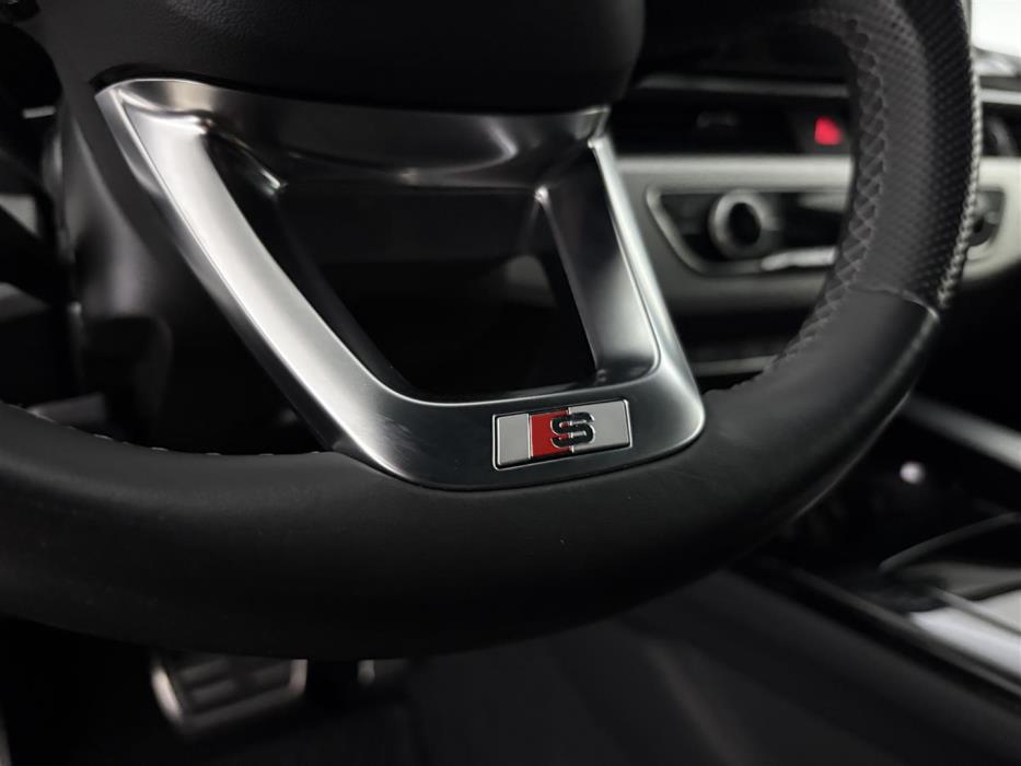 AUDI A4 2021