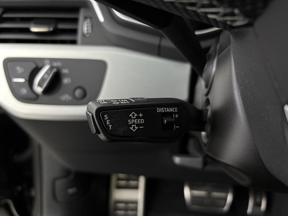 AUDI A4 2021