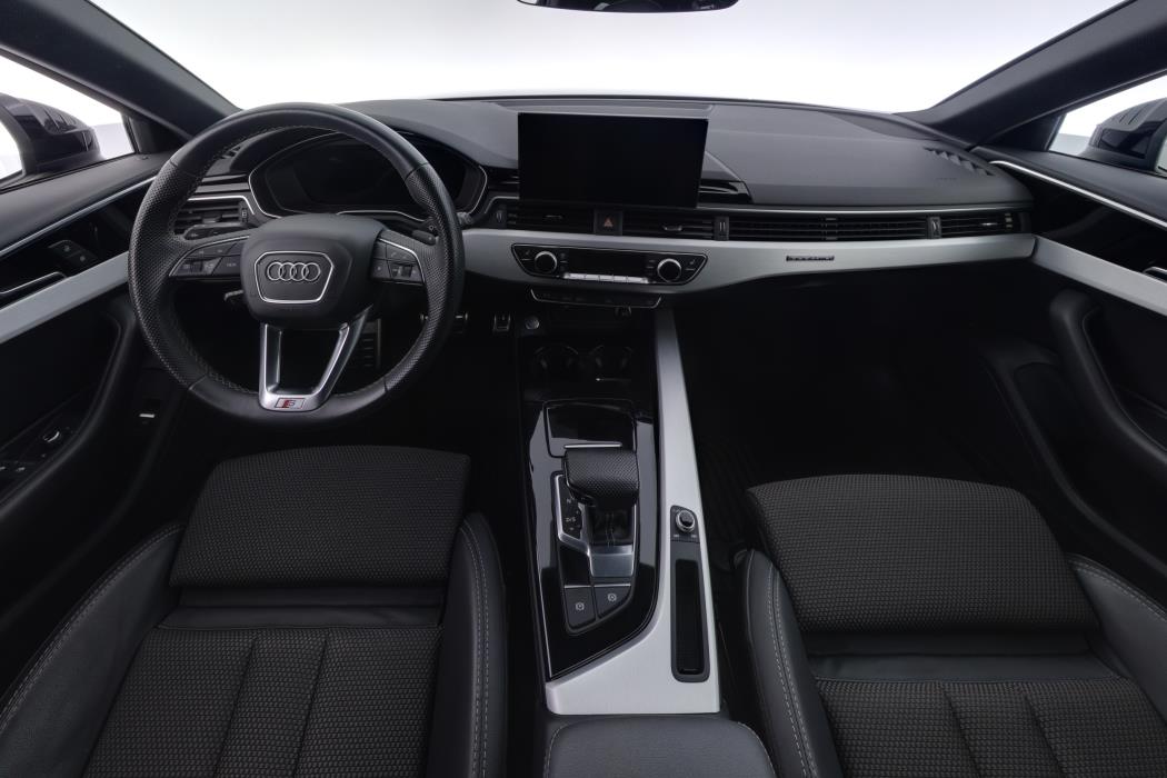 AUDI A4 2021