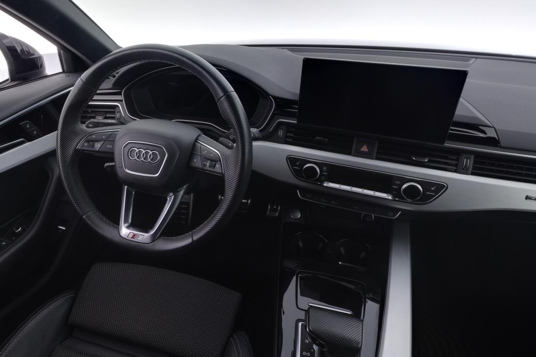 AUDI A4 2021