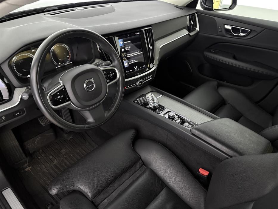 VOLVO V60 2021