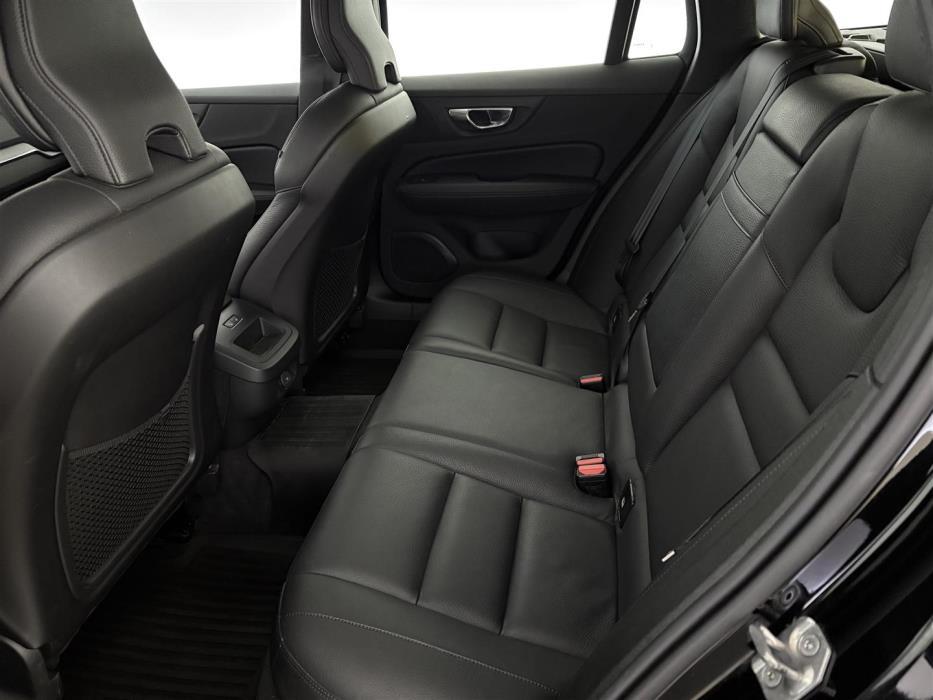 VOLVO V60 2021