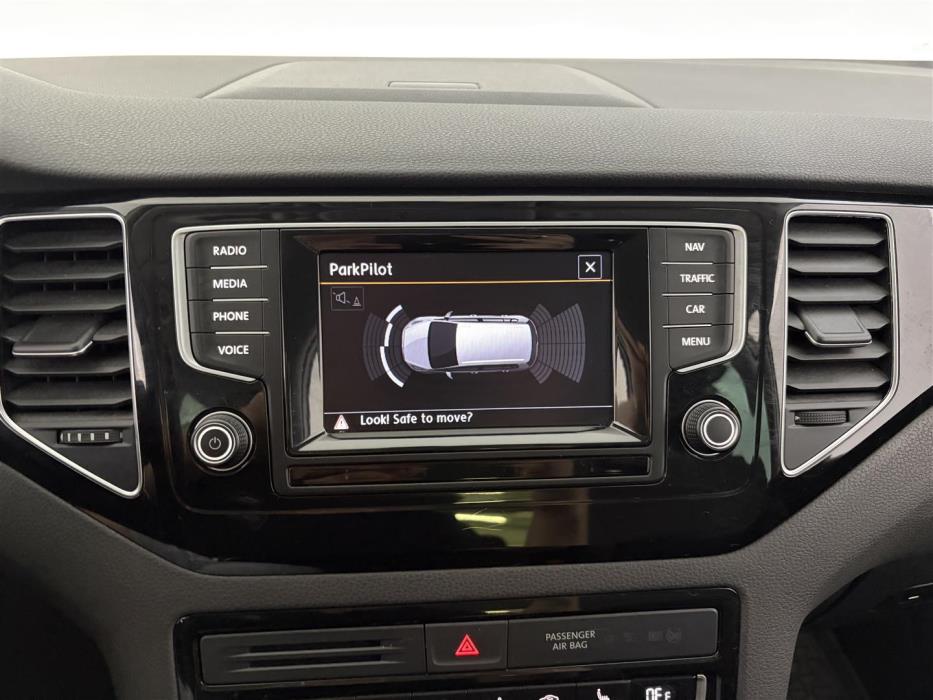 VOLKSWAGEN Golf Sportsvan 2015