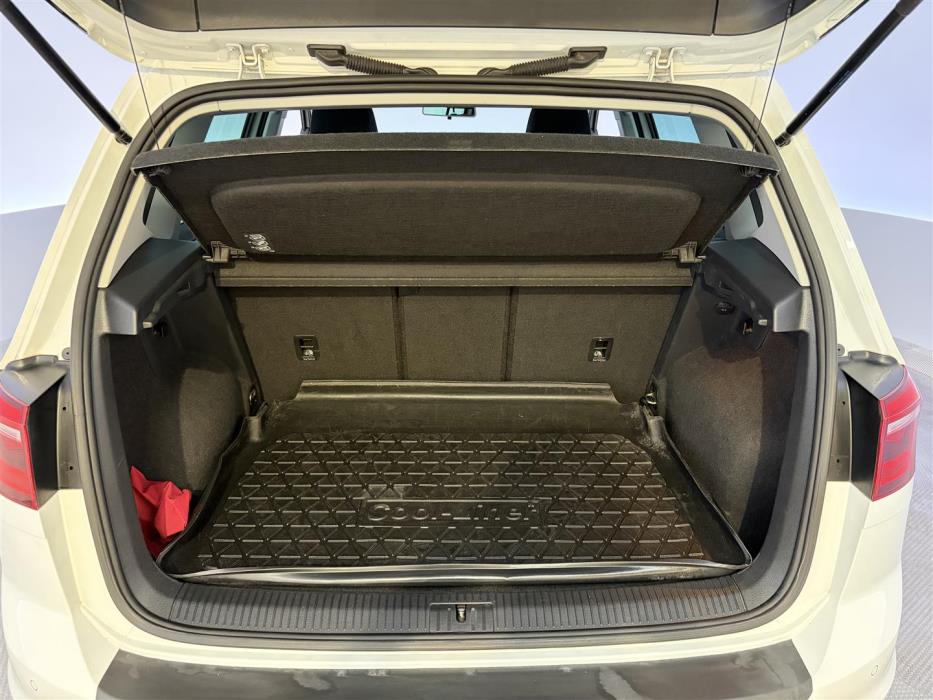VOLKSWAGEN Golf Sportsvan 2015