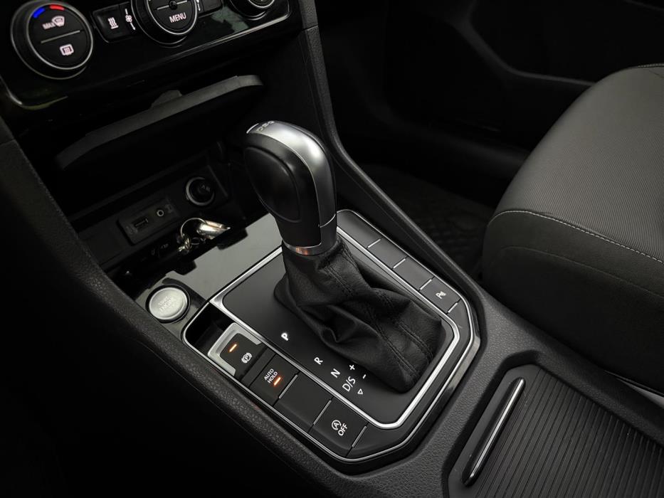 VOLKSWAGEN Golf Sportsvan 2015