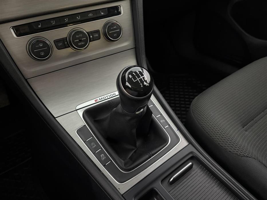 VOLKSWAGEN Golf 2015