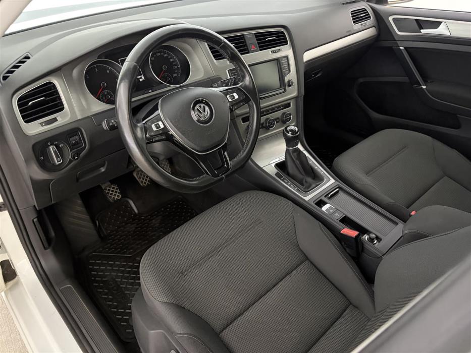 VOLKSWAGEN Golf 2015