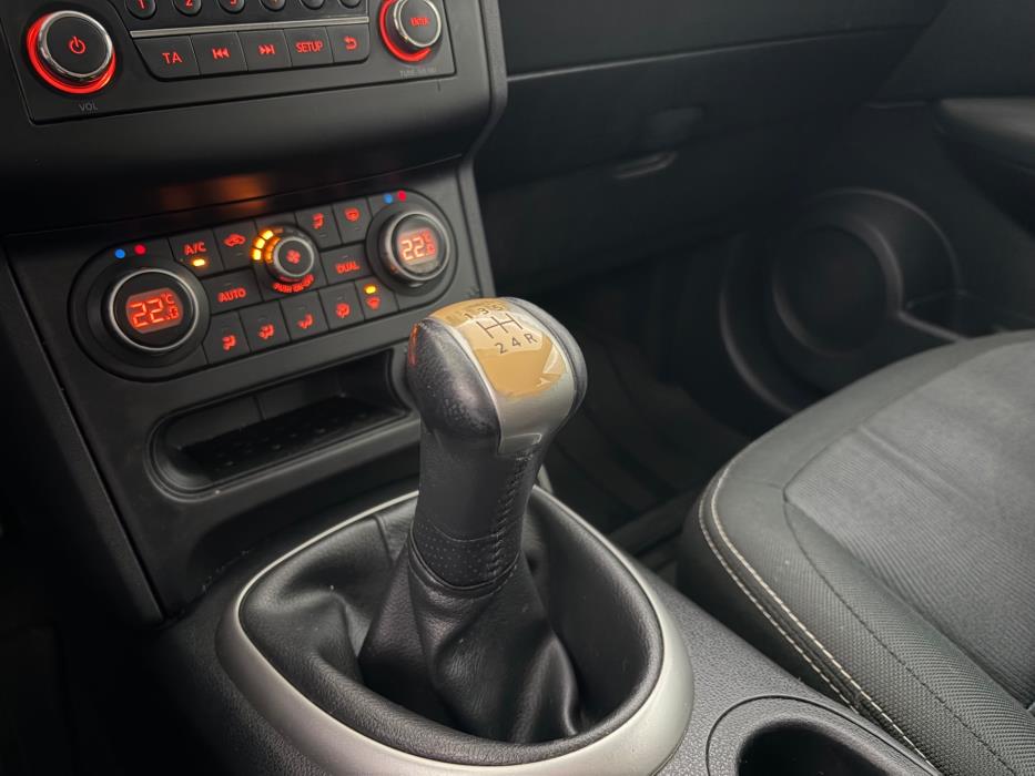 NISSAN Qashqai 2012
